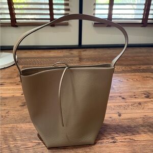 Elegant Tan Leather Tote Bag